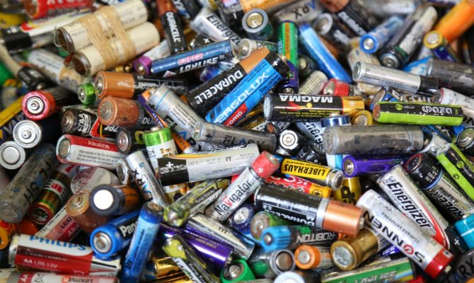 Как тулякам бесплатно утилизировать батарейки без вреда для природы