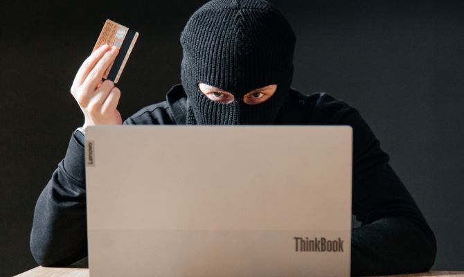 В Туле студент передал мошенникам более 20 тысяч евро и долларов