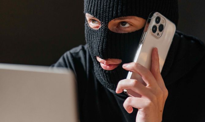 Тульская пенсионерка отдала мошенникам 2,4 млн рублей под угрозой обвинения в терроризме