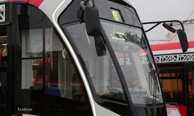 Стало известно, когда выйдут на маршруты новые трамваи «Львенок»