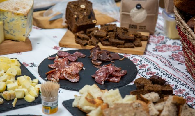 Как избежать переедания в новогоднюю ночь: советы главного эндокринолога Тульской области