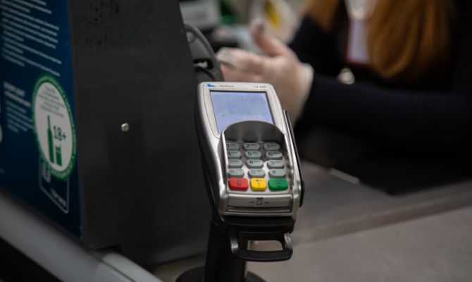 Туляк расплатился чужой картой в магазине и попал из-за этого в полицию