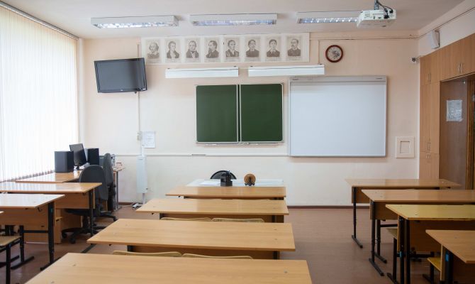 В Туле выпускника заподозрили в шпаргалке из-за имен родственников на руке
