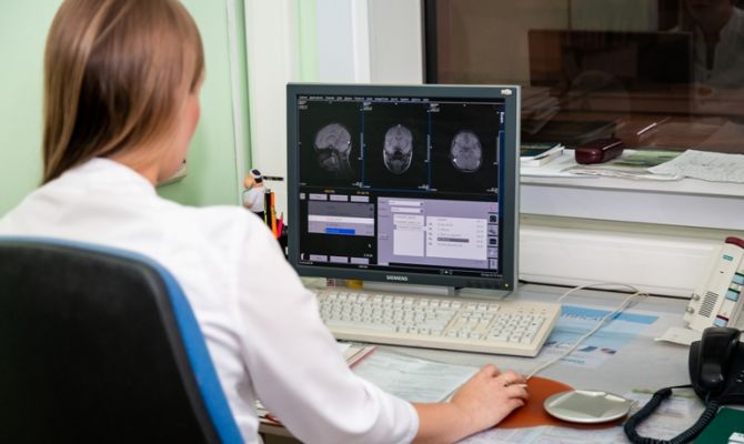 Врачей, выявивших рак, будут премировать 