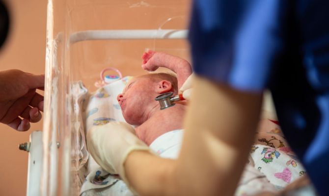 Новые методы лечения рака и помощь беременным добавили в ОМС