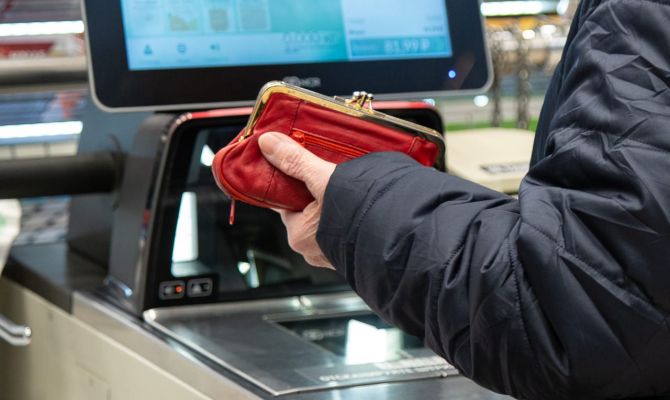 Тулякам советуют не отказываться от чека в магазина