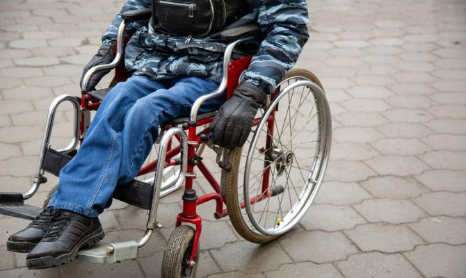 В Узловой не работают лифты для инвалидов на путепроводе