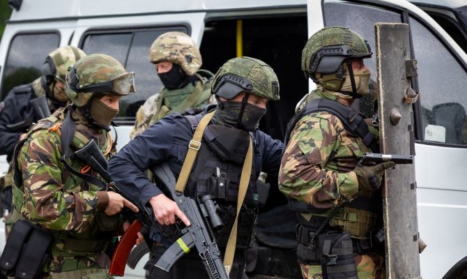 Тульские росгвардейцы передали в зону СВО партию гражданского оружия