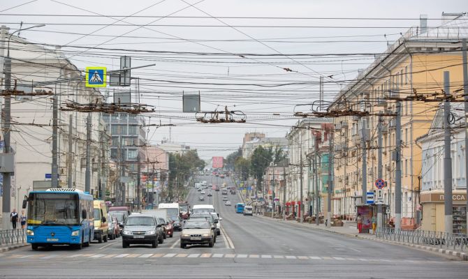 Пробки окрасили Тулу в красные и желтые цвета: движение в городе затруднено