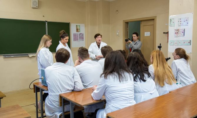 Выпускникам медвузов хотят смягчить условия обязательной отработки