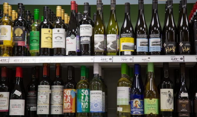 Тулякам могут разрешить покупать вино онлайн