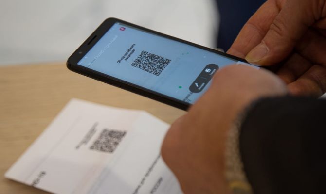 Роспотребнадзор не планирует вводить QR-коды из-за гриппа