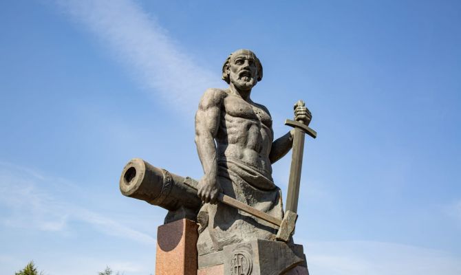 Автор "Географ глобус пропил" напишет роман о Демидовых