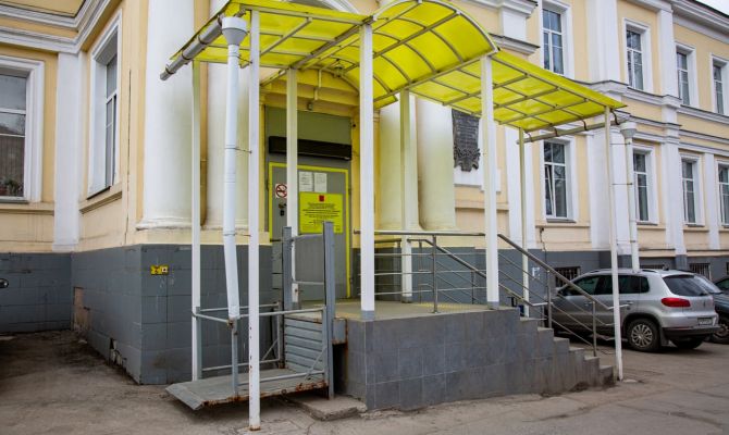 В Туле на пороге Ваныкинской больницы скончался мужчина