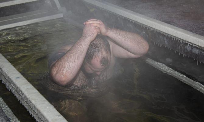 Тулякам рассказали о правилах безопасности на крещенских купаниях