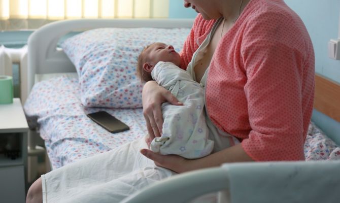 Стало известно, сколько детей родилось в Тульской области в 2023 году