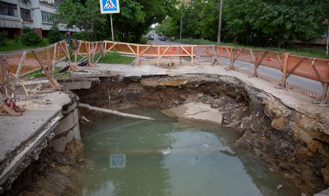 Тула уходит под землю: из-за чего на улицах города появляются провалы размером с грузовик