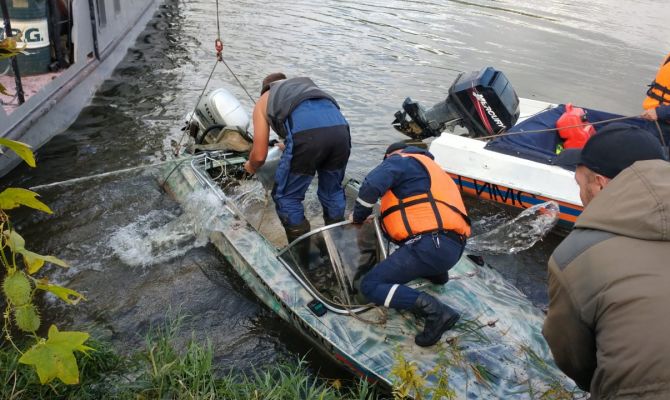 Пропавшие во время столкновения лодки с баржей в Алексине до сих пор не найдены
