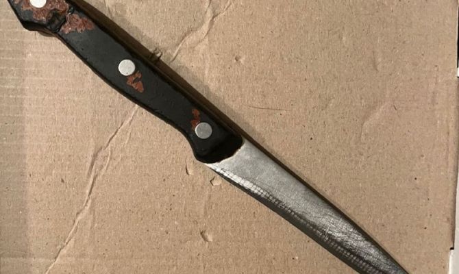 В Болохово мужчина лег спать после удара ножом от дочери сожительницы