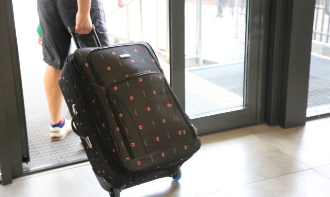 Названы самые невыгодные для отпуска месяцы 2025 года