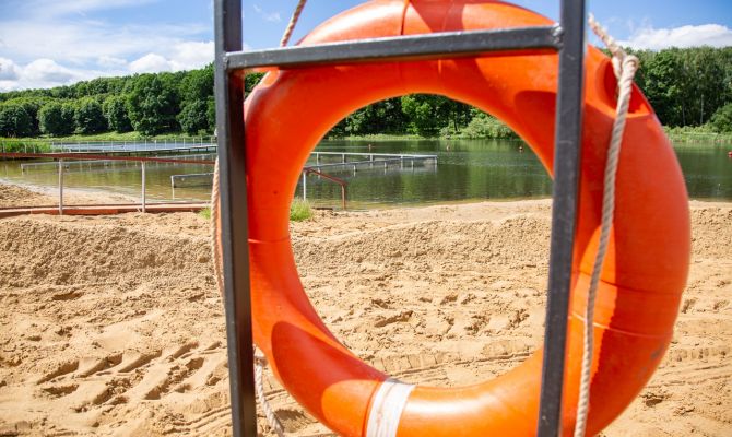 Почему разное количество: чем отличается проверка пляжа МЧС и Роспотребнадзора