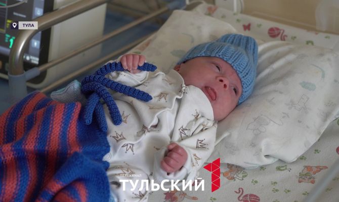 "28 петель добра": зачем волонтеры шьют шапочки для недоношенных детей 