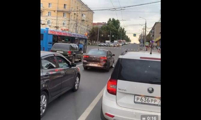 В Туле водитель городского автобуса показал мастер-класс по нарушению ПДД