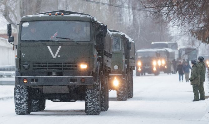 Накануне Нового года тульским военнослужащим отправили подарки и детские рисунки