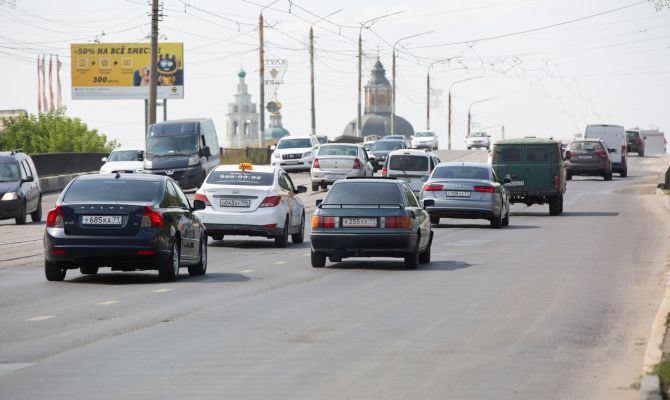 Тульских водителей предупредили об автоматическом штрафе за выключенные фары