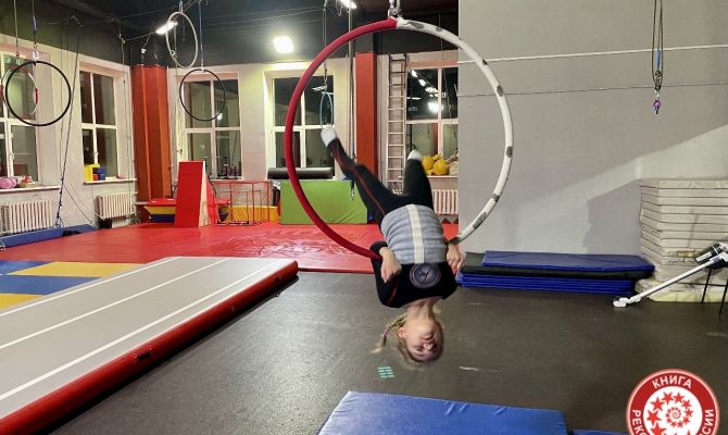 58 оборотов за минуту: 8-летняя циркачка из Тулы установила рекорд России