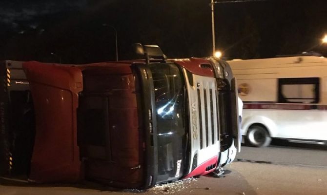 Вечером 12 июля в Алексине перевернулась фура