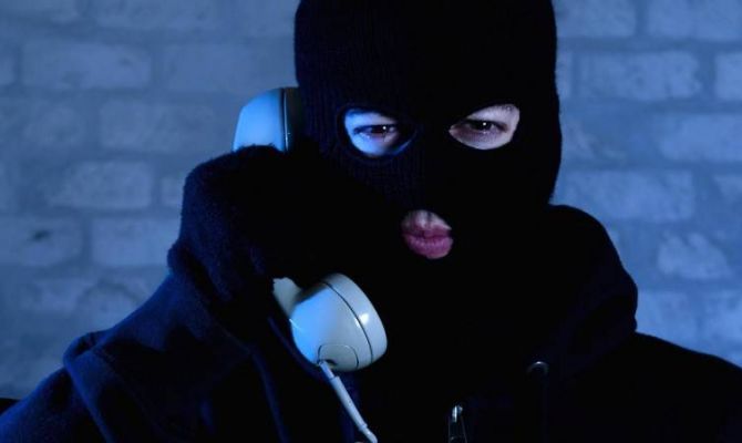 С «телефонными террористами» будут бороться операторы сотовой связи