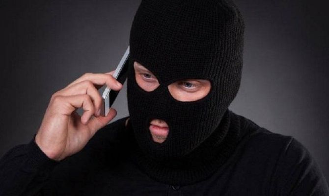 "Телефонный терроризм": кто "минирует" Россию