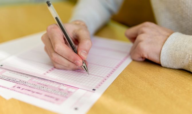 Стартовал основной период сдачи ЕГЭ