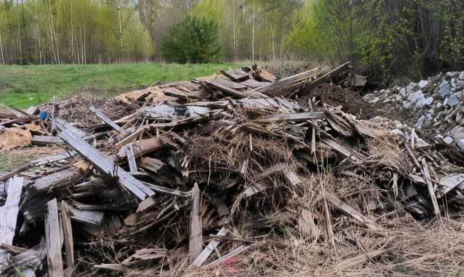 В Киреевском районе нашли свалку строительных отходов на сельхозземлях