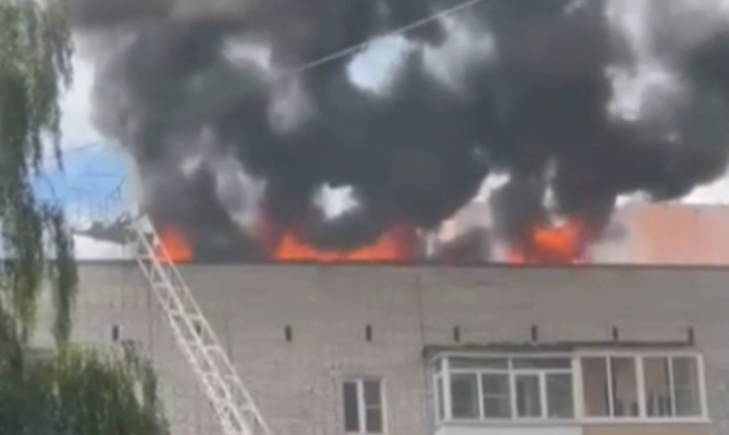 В Туле на Красноармейском проспекте загорелся многоэтажный дом