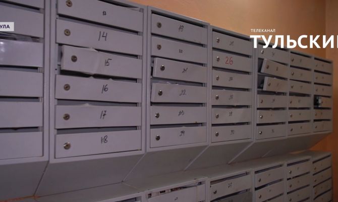 Подростки разгромили подъезд многоэтажки в Туле