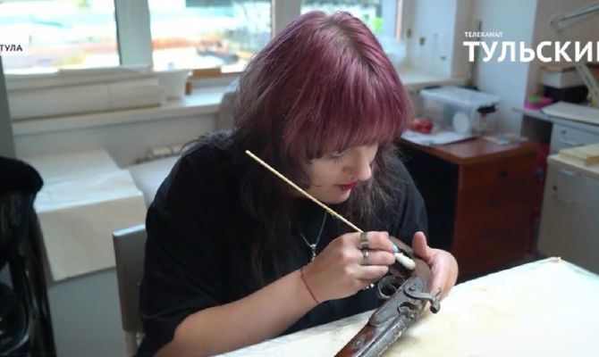 В Туле пистолет XIX века реставрируют содой и лимонной кислотой
