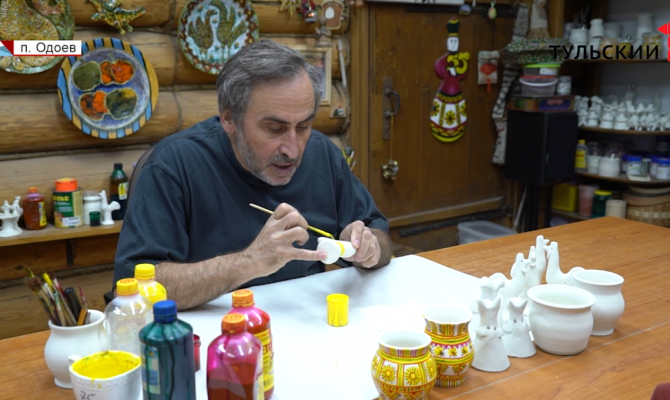 Особая глина и отличительный рисунок: мастер из Одоева поделился секретами лепки филимоновской игрушки