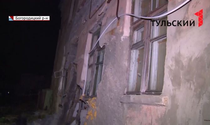 Люди спали, когда в их доме обрушилась стена: подробности ЧП в Богородицке