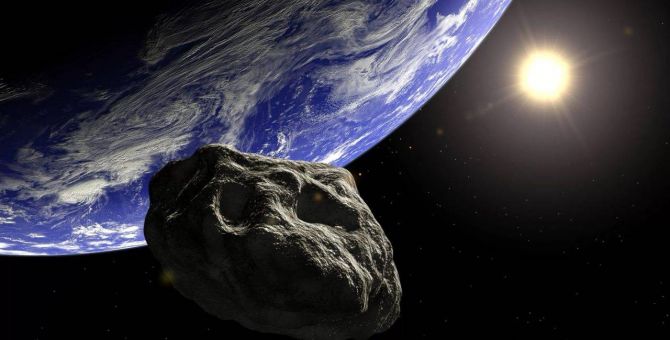 Астероид с футбольное поле приближается к Земле