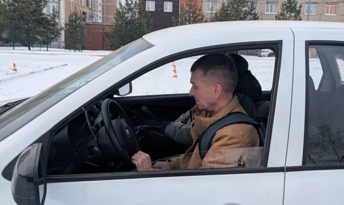 В Туле бойцы СВО могут обучиться вождению на машине с ручным управлением