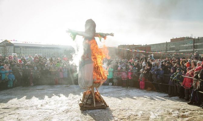 Более 5000 туляков пришли на Масленицу на набережную Упы. ФОТО