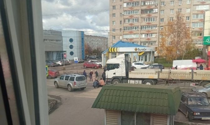 В Алексине фура сбила женщину на нерегулируемом переходе