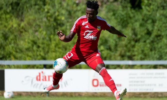 Футболист тульского "Арсенала" купил продукты для жителей своей деревни