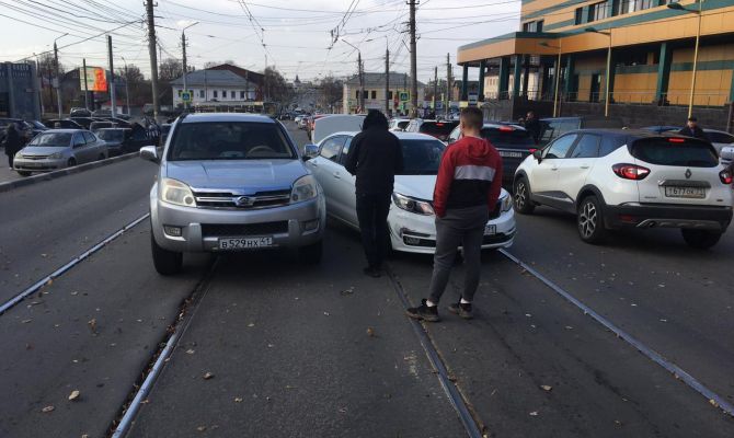 В Туле разыскивают очевидцев ДТП около ТРЦ "РИО"