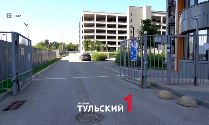 Двор ЖК "Современник" в Туле стал проходным из-за вечно открытых шлагбаумов