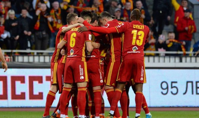 Арсенал" победил "Анжи" в напряженной игре