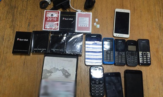 В тульскую колонию пытались передать телефоны и карты