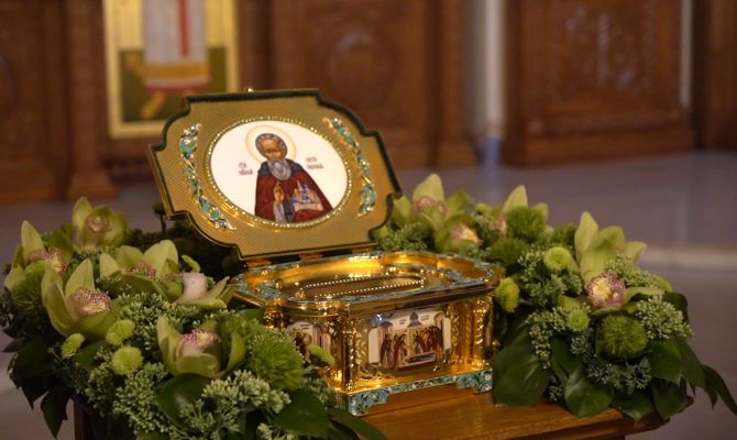 "Он слышит всё, как живой": туляки выстроились в очереди к мощам Сергия Радонежского
